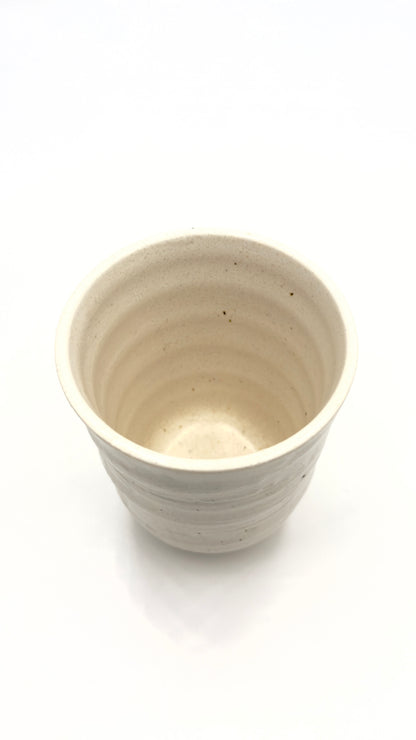 Tasse à thé japonaise en céramique claire – Une naturalité intemporelle au design traditionnel