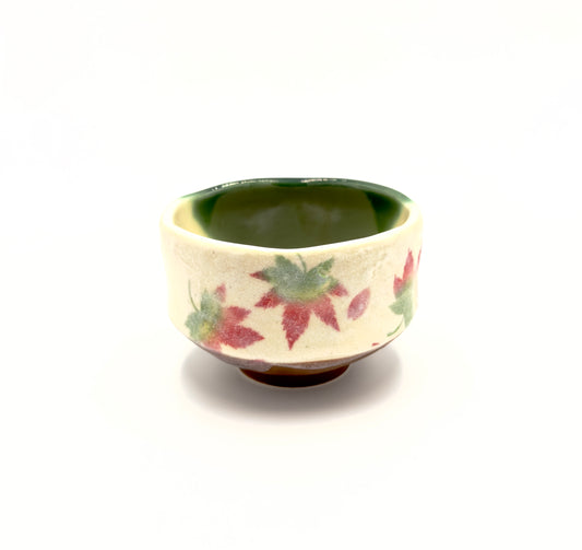 Japanische Matcha-Schale „Momiji“ – Traditionelle Chawan mit Ahornblatt-Design