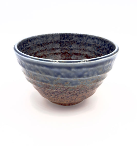 Japanische Matcha-Schale „Blue Earth“ – Traditionelle Chawan mit einzigartiger Glasur